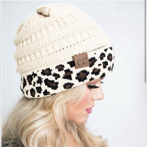 NWT Women’s Cuffed C.C. Beanie in Ivory Leopard - Picture 2 of 6